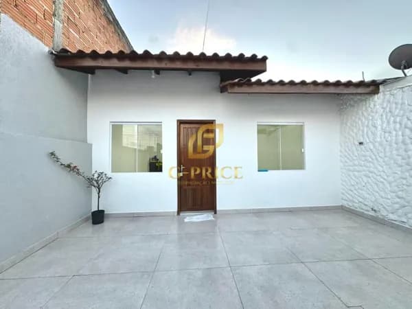 Linda Casa Recém Reformada com Entrada Individual na Região Central da Cidade