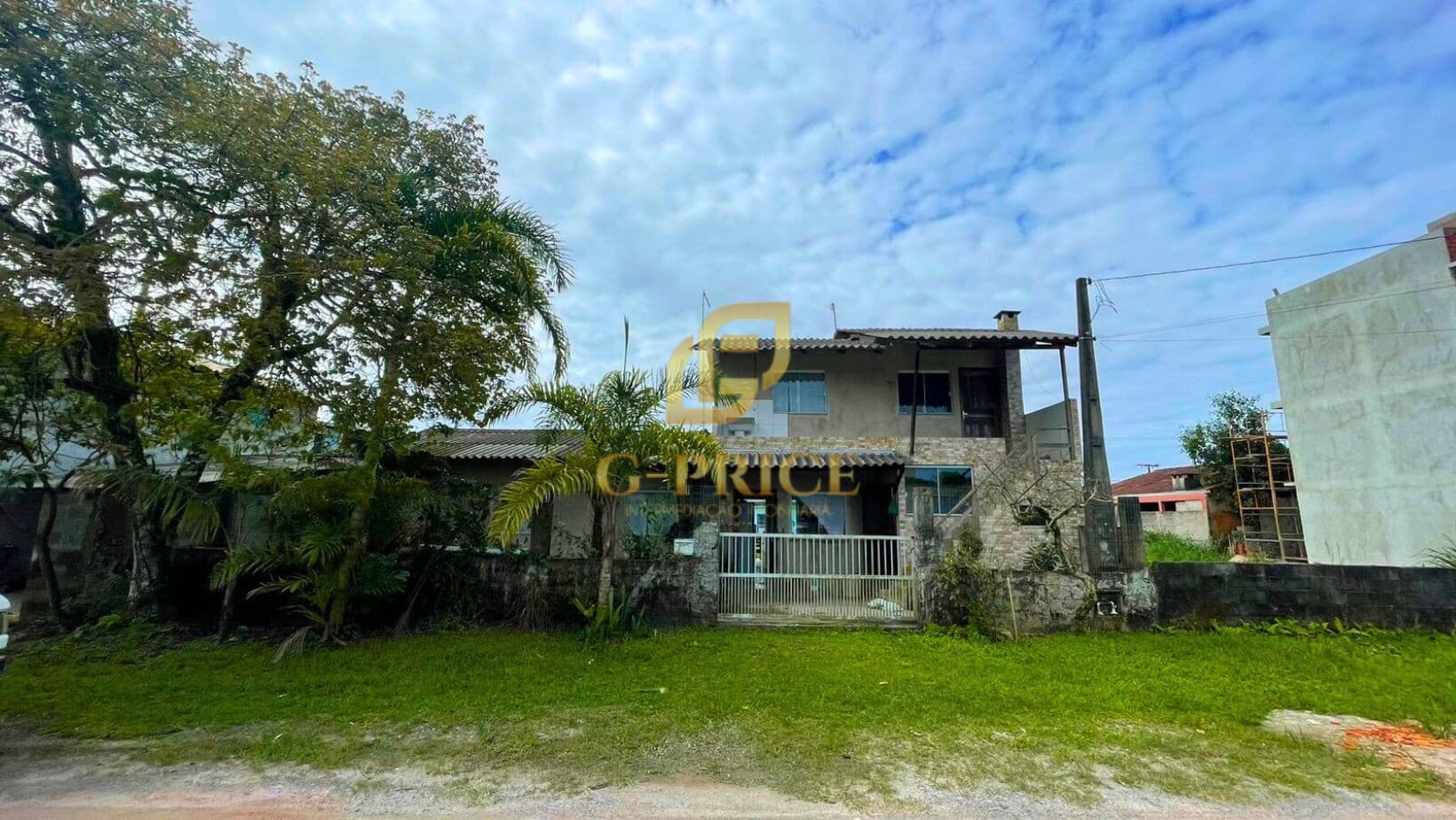 Excelente Terreno com Apto e Casa fazendo Frente para Duas Ruas
