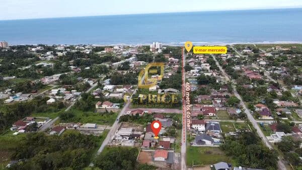 Excelente Casa com Espaço Amplo de Terreno à 400 mts do mar - Balneário Praia das Palmeiras
