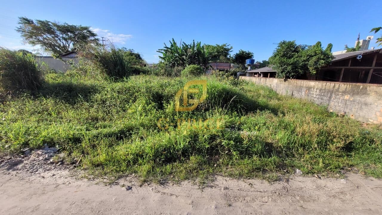 Lindo Terreno Pronto para Construir apenas 400 mts do Mar