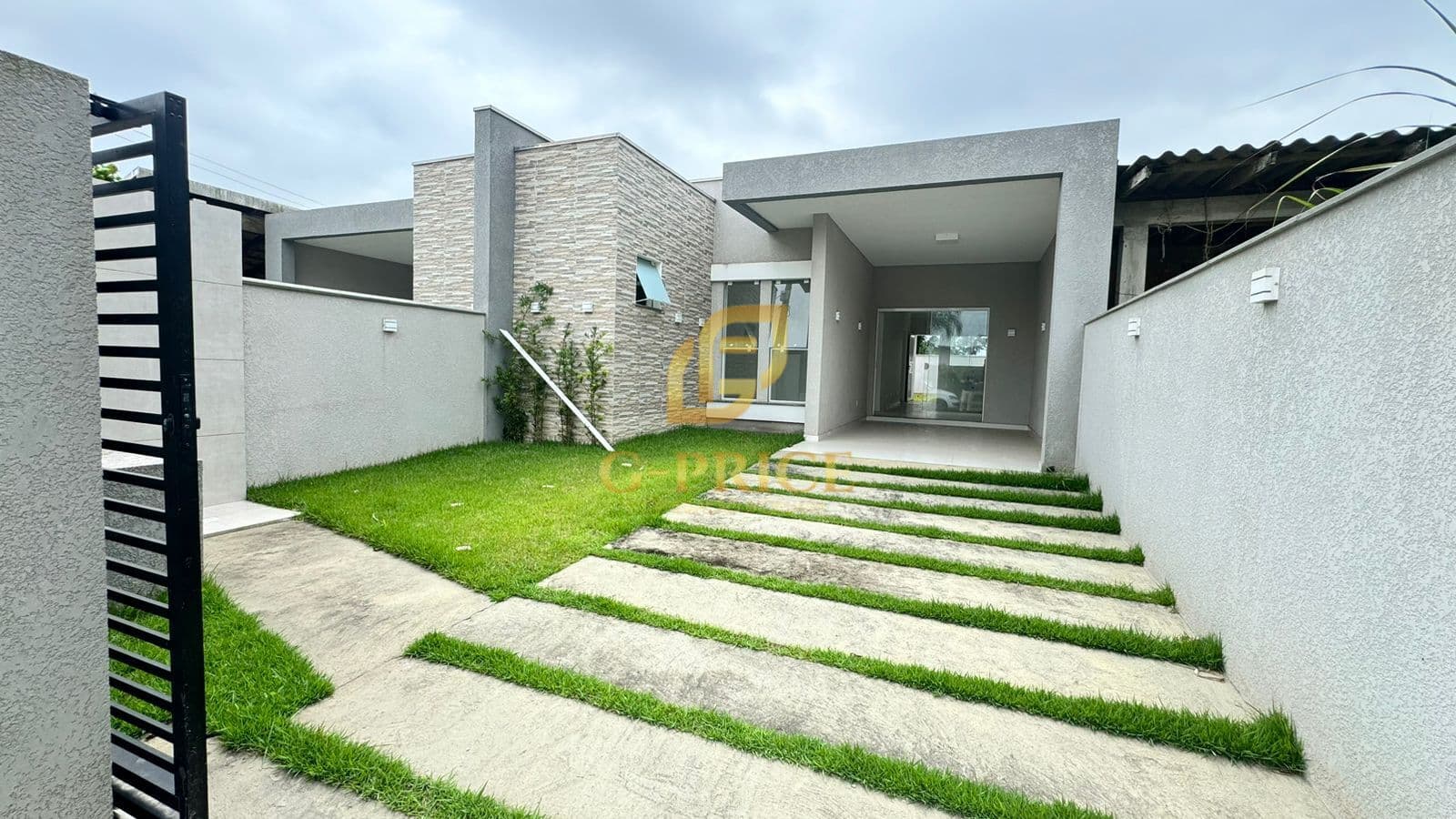 Linda Casa Nova à 250 mts da Escola na Região Central da cidade