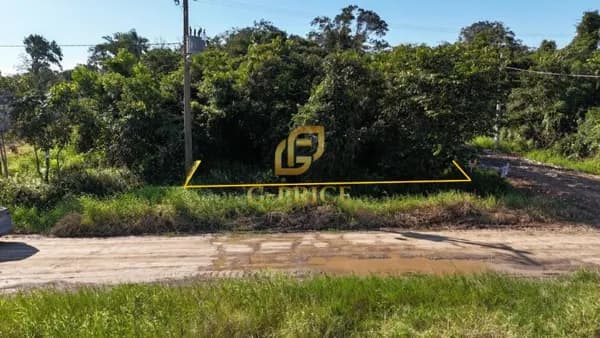Excelente Terreno Inteiro de Esquina Apenas 750 metros do Mar