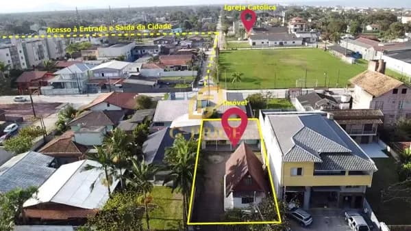 Excelente Terreno com Duas Casas Apenas 300mts do Mar