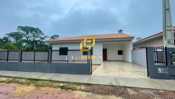Ótima Casa Nova com Excelente Acabamento e Amplo Espaço de Terreno