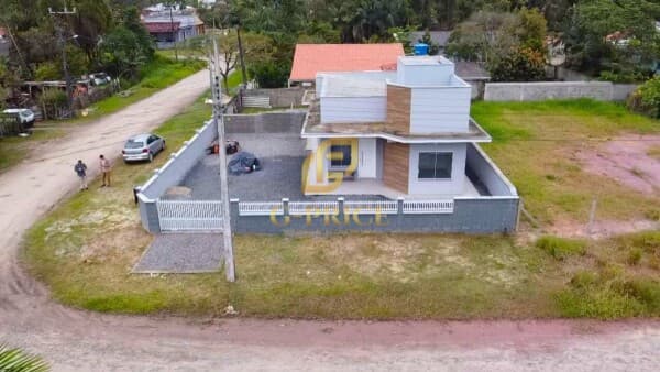 Linda Casa Nova de Esquina Apenas 500 mts do mar