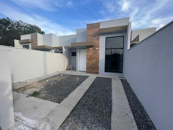 Excelente Casa com Piscina em Região de Valorização Apenas 250mts do mar