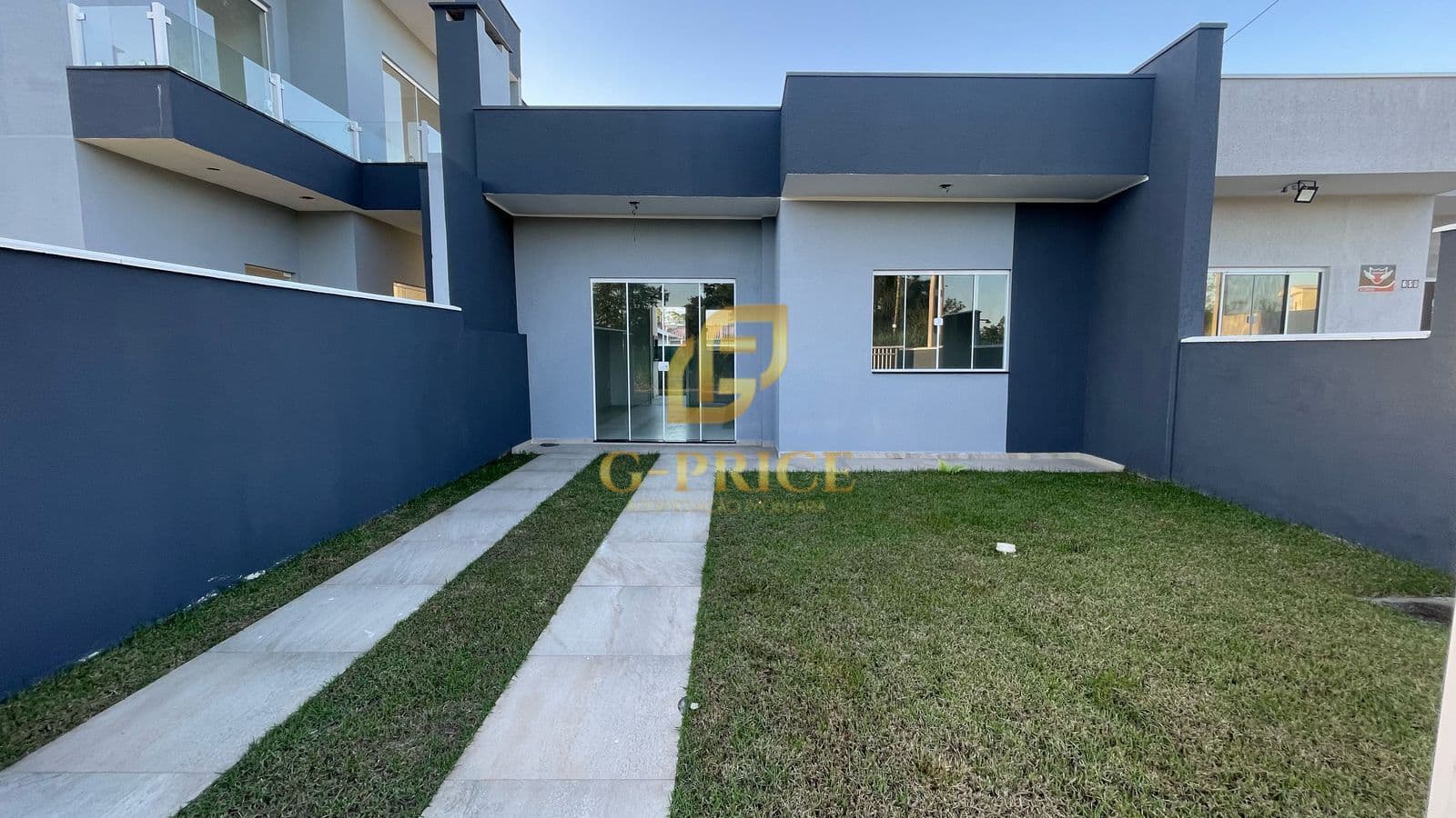 Linda Casa Nova com 2 Quartos sendo 1 Suíte Apenas 650 mts do Mar