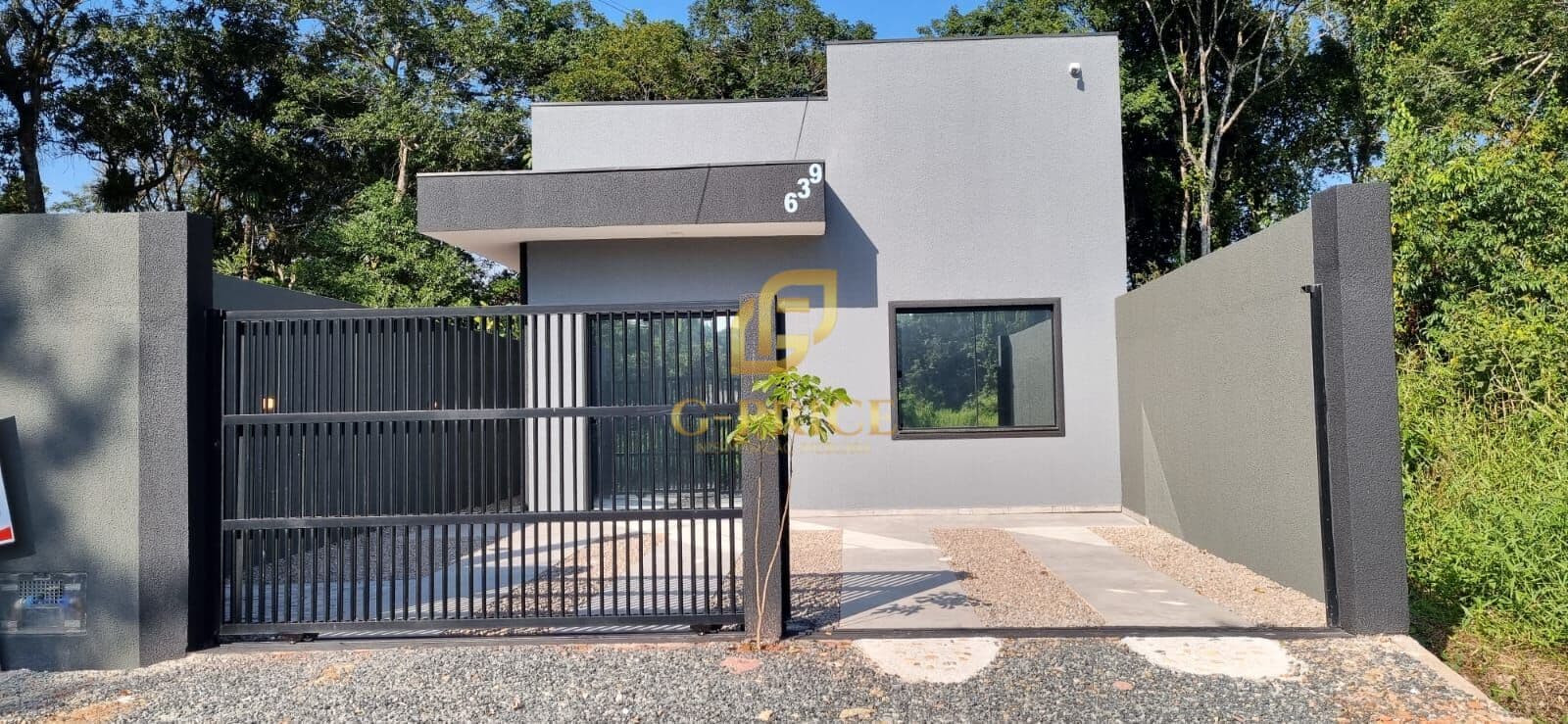 Lindíssima Casa Nova com Acabamento de Alto Padrão Apenas 500 mts do Mar