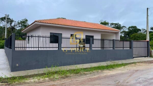 Excelente Casa Nova de Esquina com Amplo Espaço de Terreno