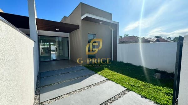 Linda Casa Mobiliada com Piscina apenas 700 mts do Mar