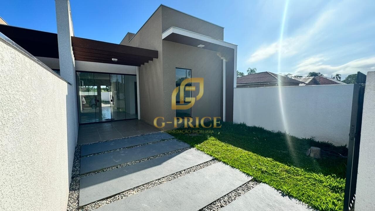 Linda Casa Mobiliada com Piscina apenas 700 mts do Mar