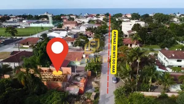 Lindo Sobrado com Piscina Em região nobre da Cidade Apenas 300 Mts do Mar
