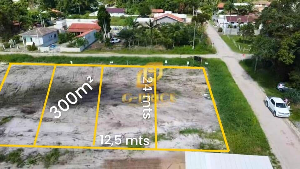 Excelente Terreno apenas 500mts do Mar e 300mts da Escola