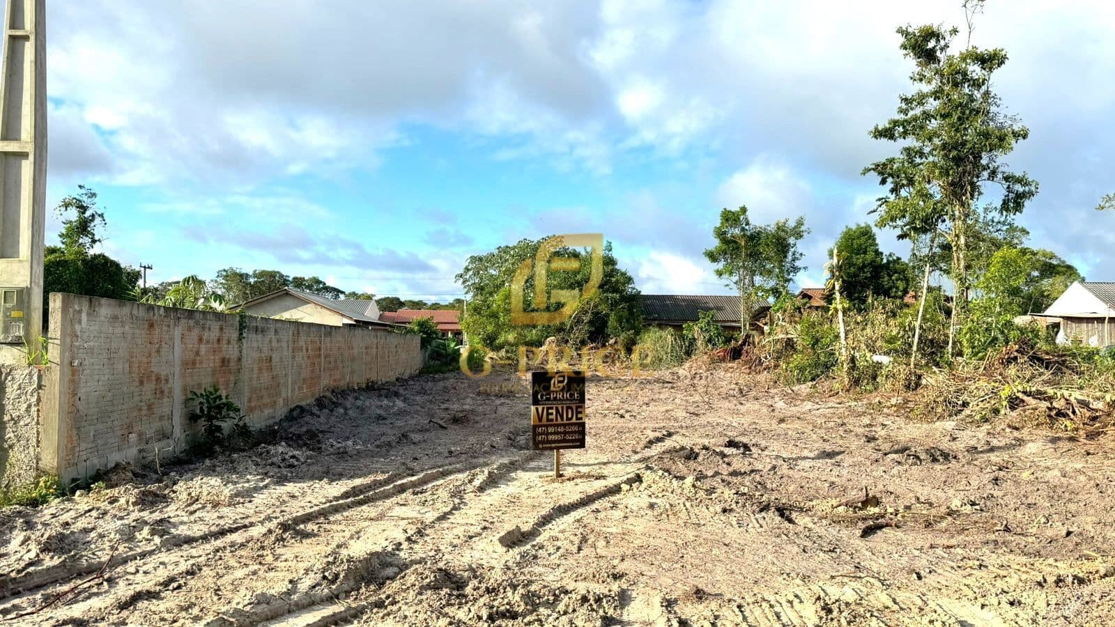 Lindo Terreno Pronto para Construir apenas 450 mts do Mar