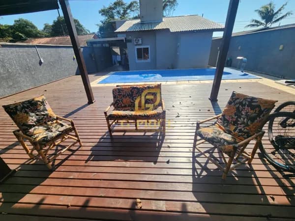Linda Casa Mobiliada com Piscina e Acabamento de Alto padrão apenas 600 mts da Praia