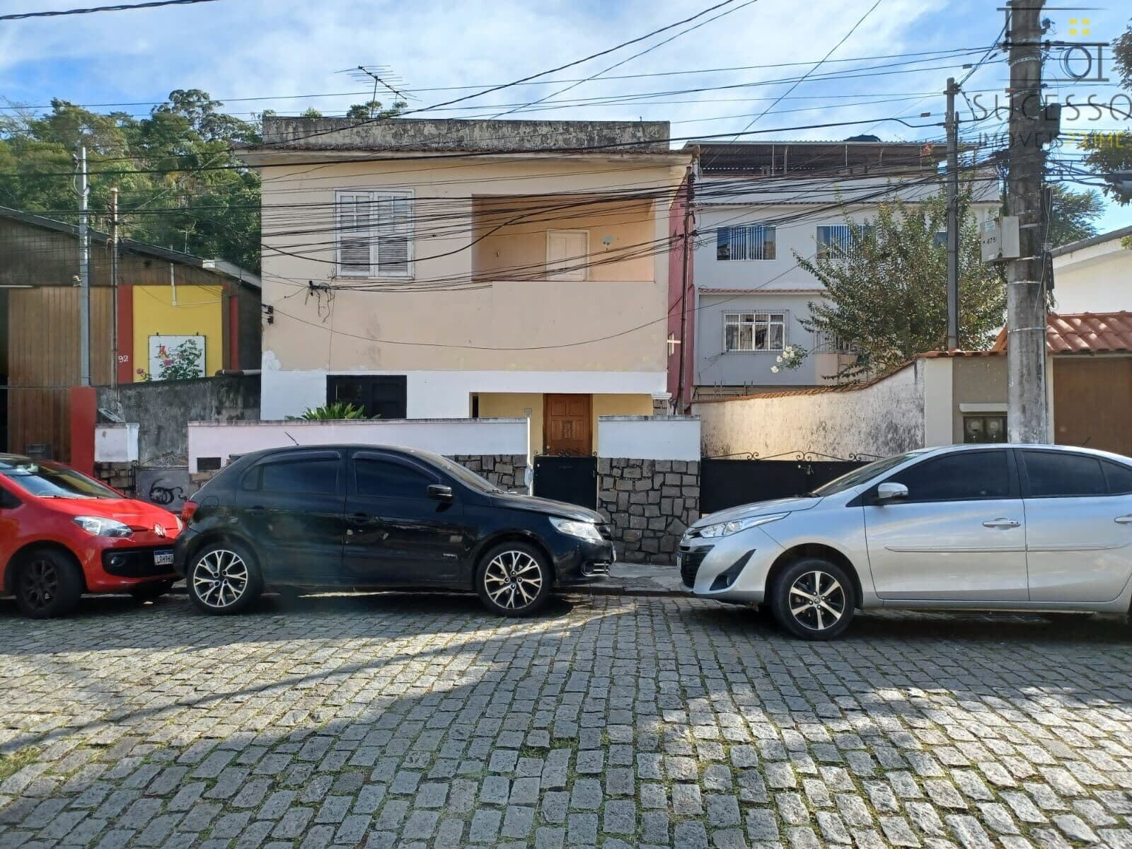 Duas casas a venda no Centro