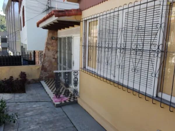 Duas residências independentes à venda em Olaria