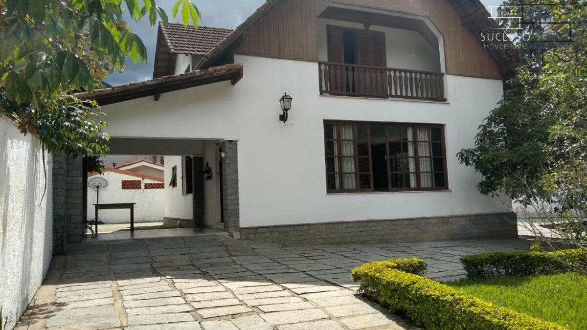 Casa de alto padrão à venda no Cônego
