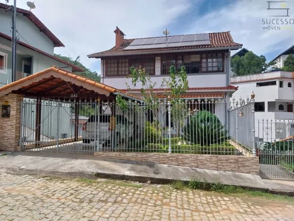 Casa com três andares à venda no Parque Santa Elisa