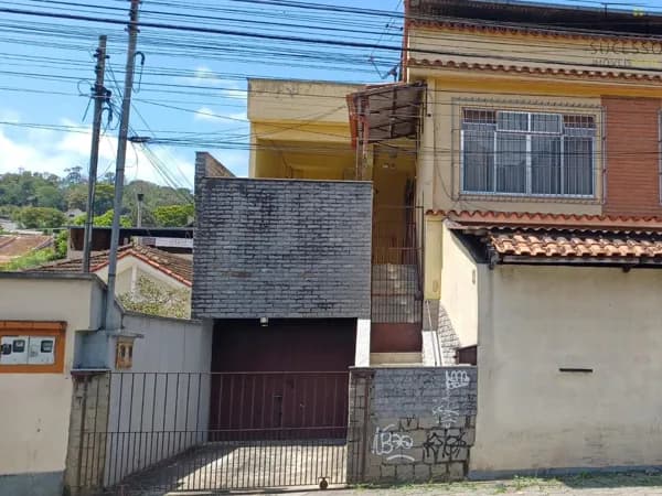 Sobrado Imperdível à venda em Olaria – Localização Privilegiada!