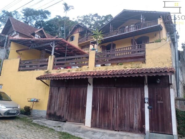 Casa Triplex a venda no Cônego