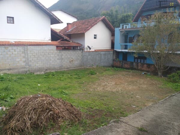 Terreno plano á venda no Cônego