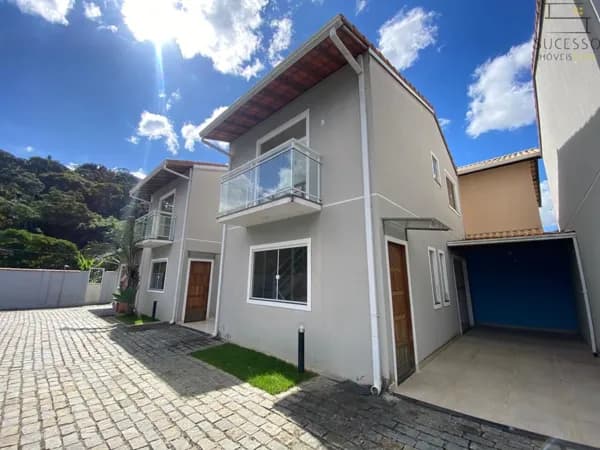 Excelente Oportunidade em Amparo – Casa Duplex Nova!