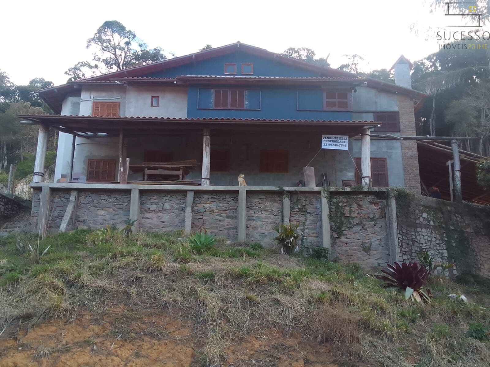 Casaem três pavimentos à venda na Fazenda Bela Vista
