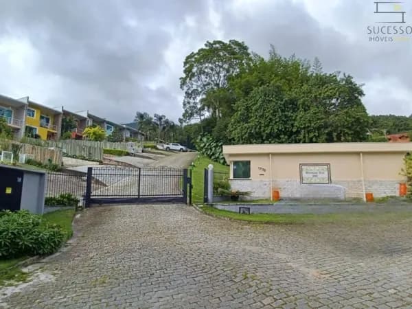 Casa Duplex em condomínio à venda no Cônego