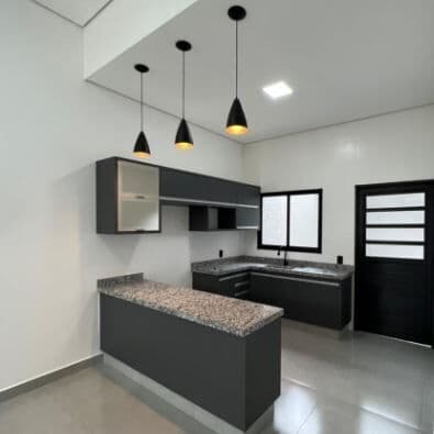 Linda casa térrea disponível