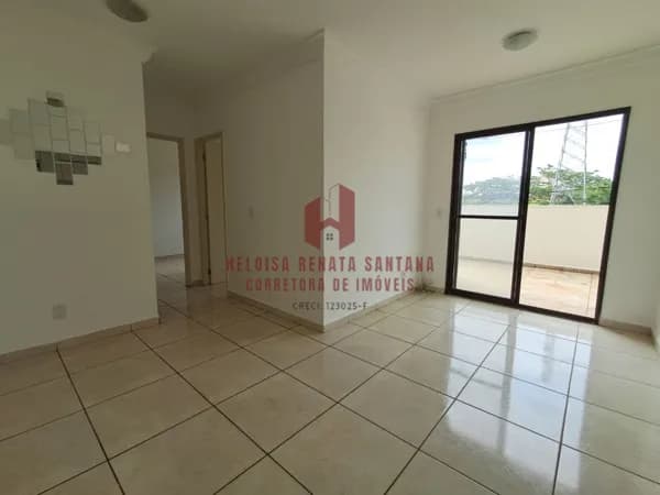 Apartamento no Condomínio Green Life II com Quintal e 02 Vagas Cobertas.