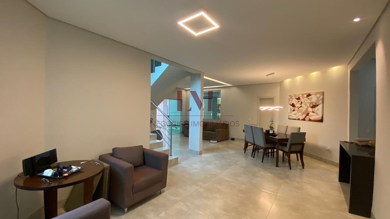Casa de Condomínio em Uberlândia - Aclimação