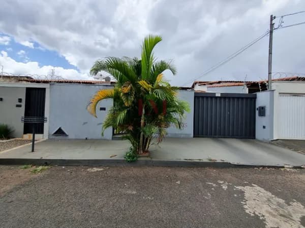 Casa com três quartos no Cidade Jardim