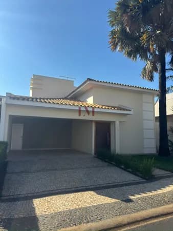 Casa de Condomínio em Uberlândia - Jardim Inconfidência