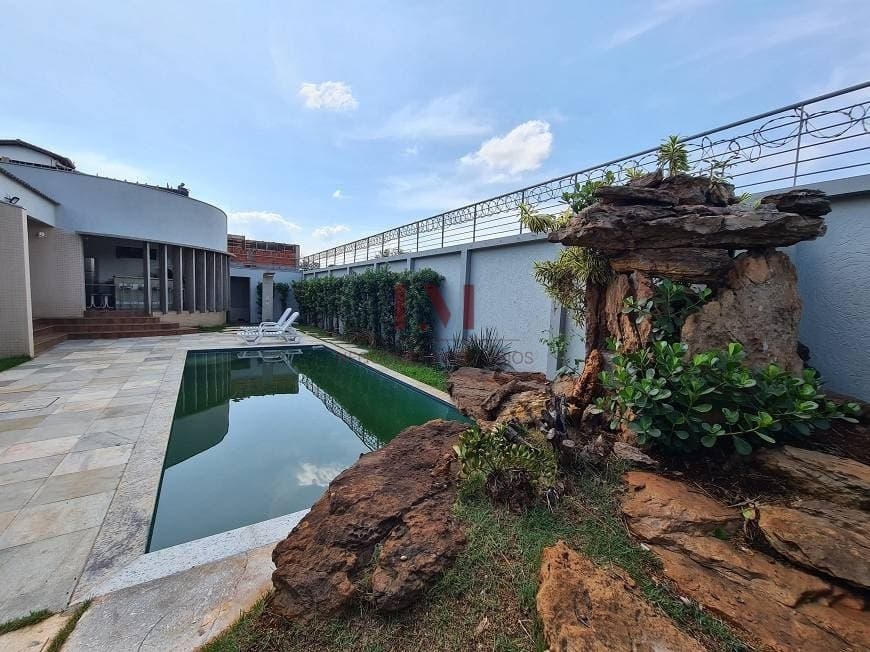 Casa no Jardim Karaíba