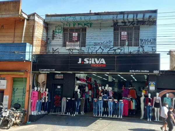 Sobre loja com 4 salas, recepção e 3 banheiros