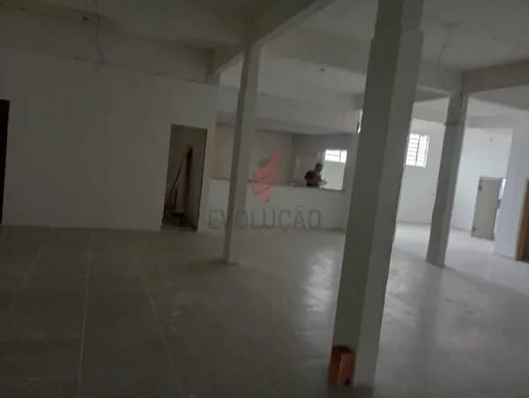 Salão comercial no Sub-solo com 300m²