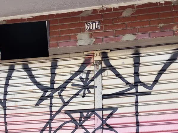Salão comercial no térreo com 60m2 no Jd. Ranieri.