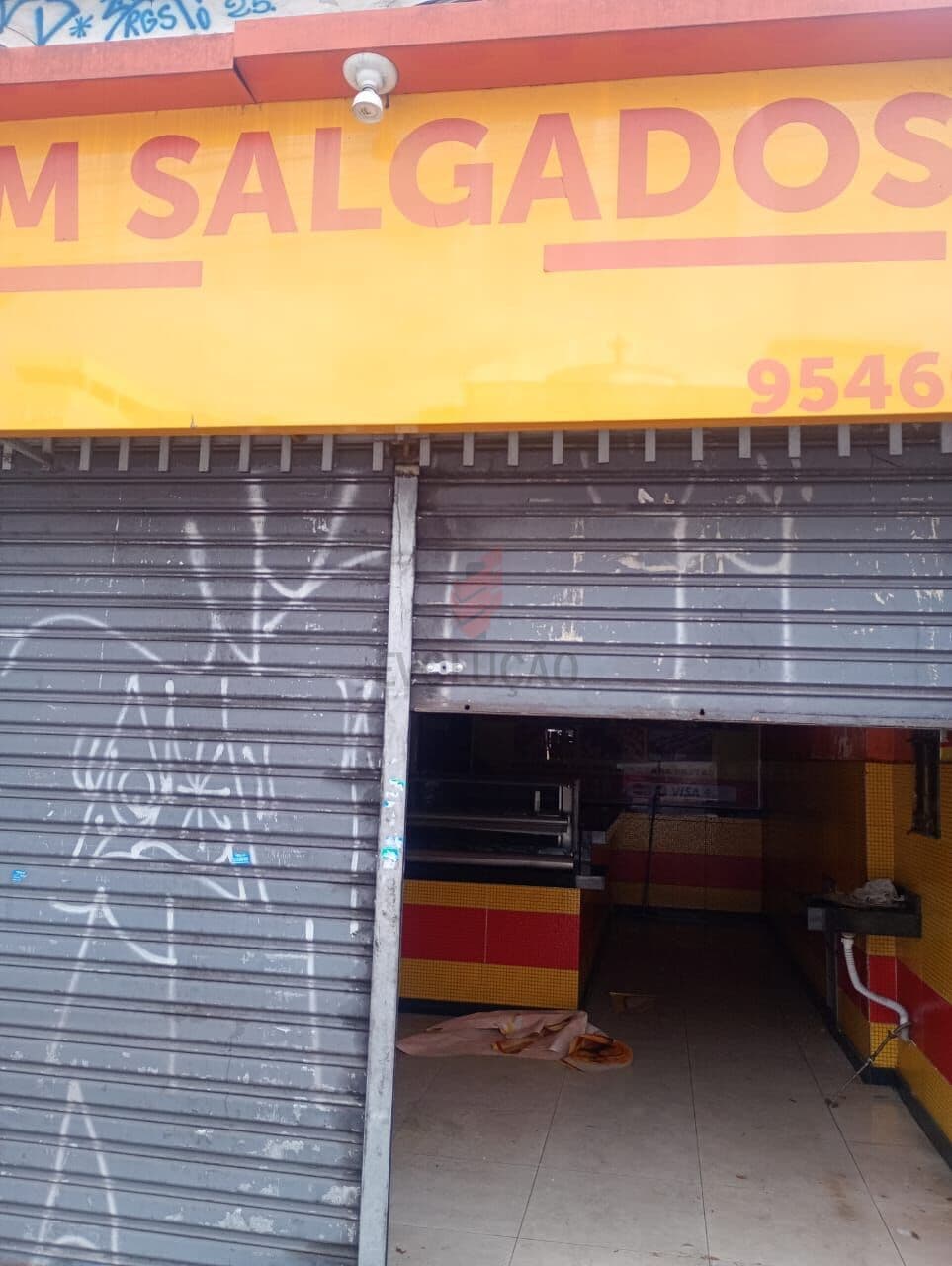 Salão comercial no térreo com 60m2 no Jd. Ranieri.