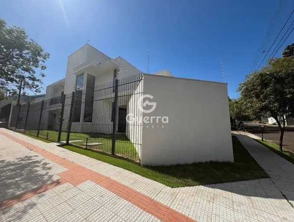 Sobrado a venda com 4 quartos sendo 2 suítes + 1 demi-suíte no Jardim Iguaçu em Maringá