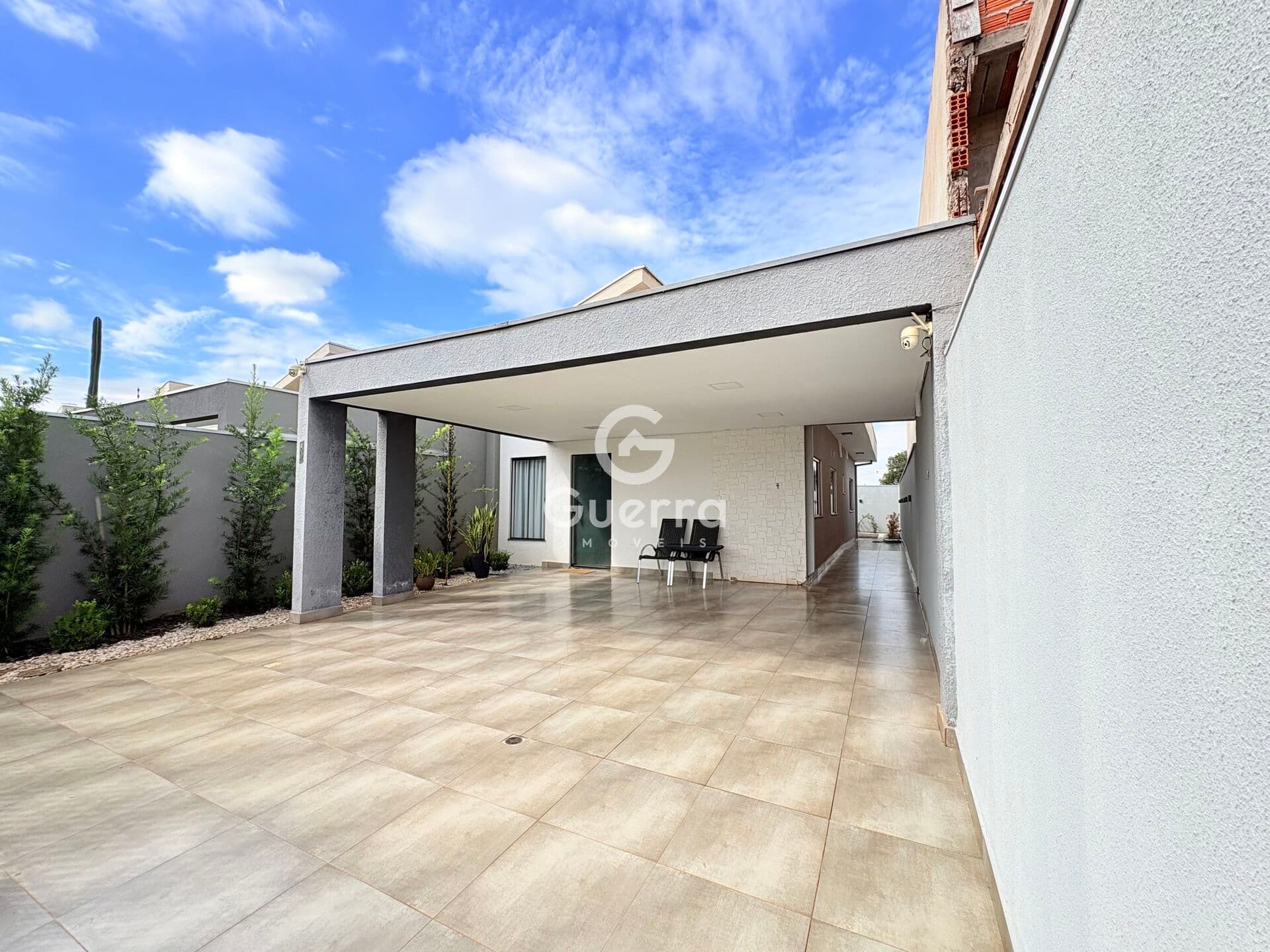 Casa térrea com 3 quartos e terreno de 200m2 no Jardim Barcelona próximo Contorno Sul
