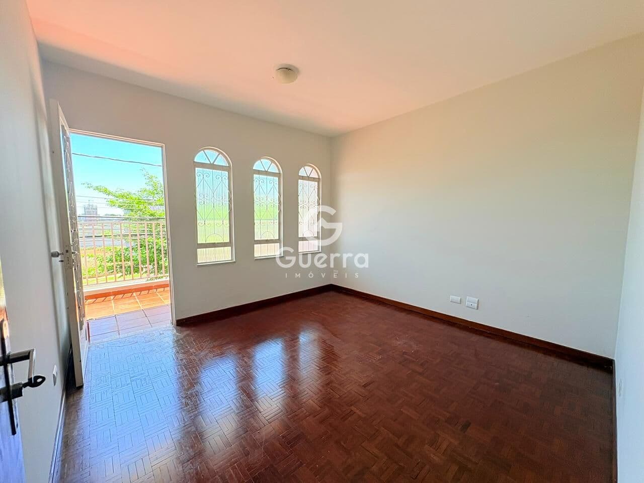 Apartamento comercial ou residencial para alugar com 5 quartos na Av. Carlos Borges em Maringá