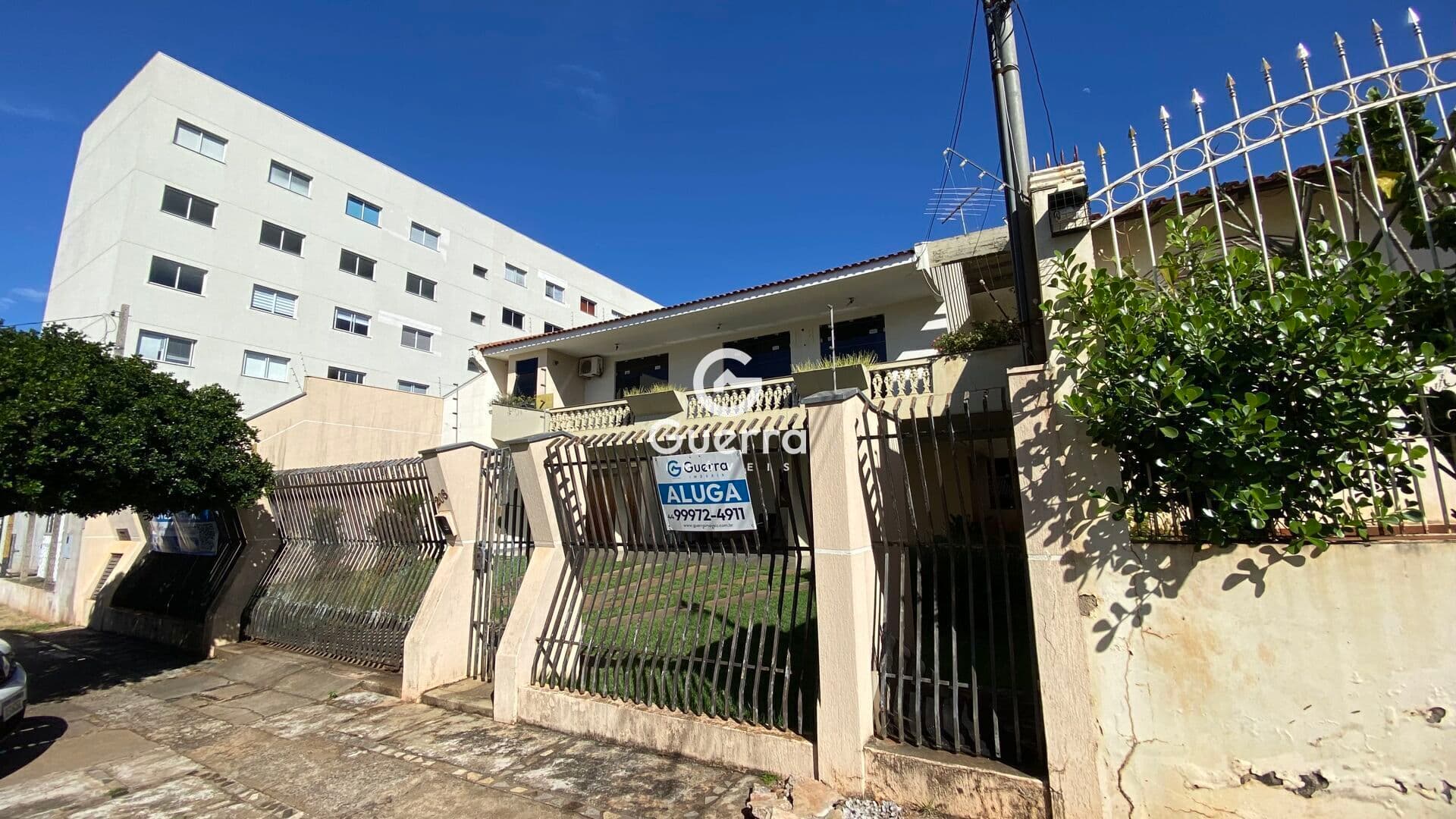 Sobrado comercial para alugar próximo ao Hospital Paraná e Av. Dr. Luiz Teixeira Mendes
