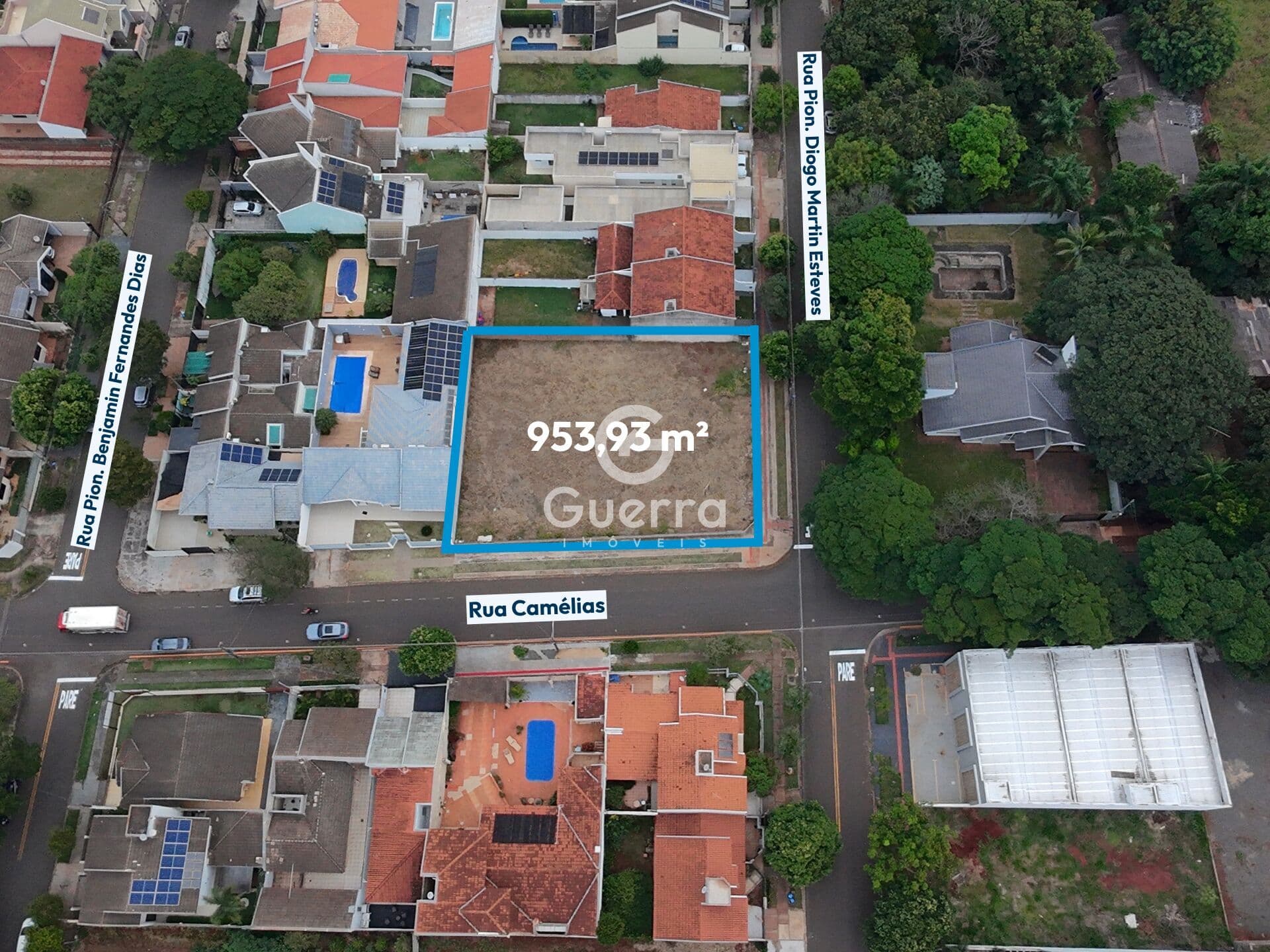 Terreno à venda com 953m2 na Rua das Camélias
