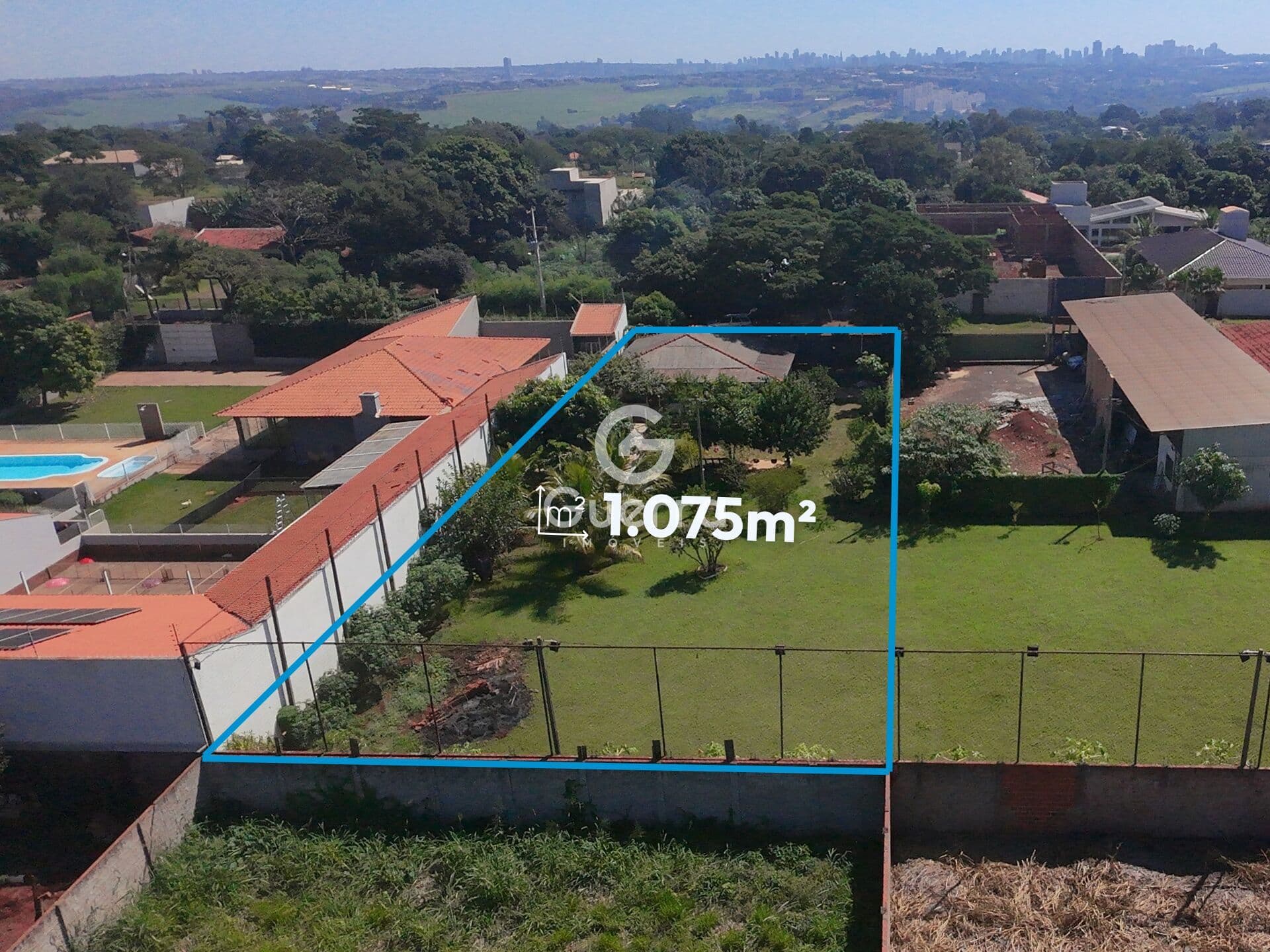Terreno no Vale Azul com 1.075m2