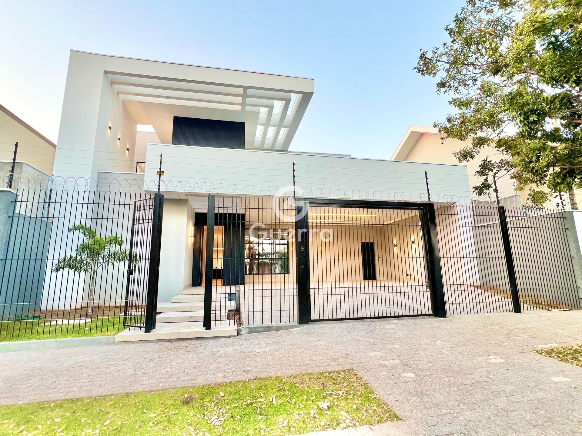 Casa com 3 suítes sendo 1 master com Piscina Aquecida no Jardim Iguaçu