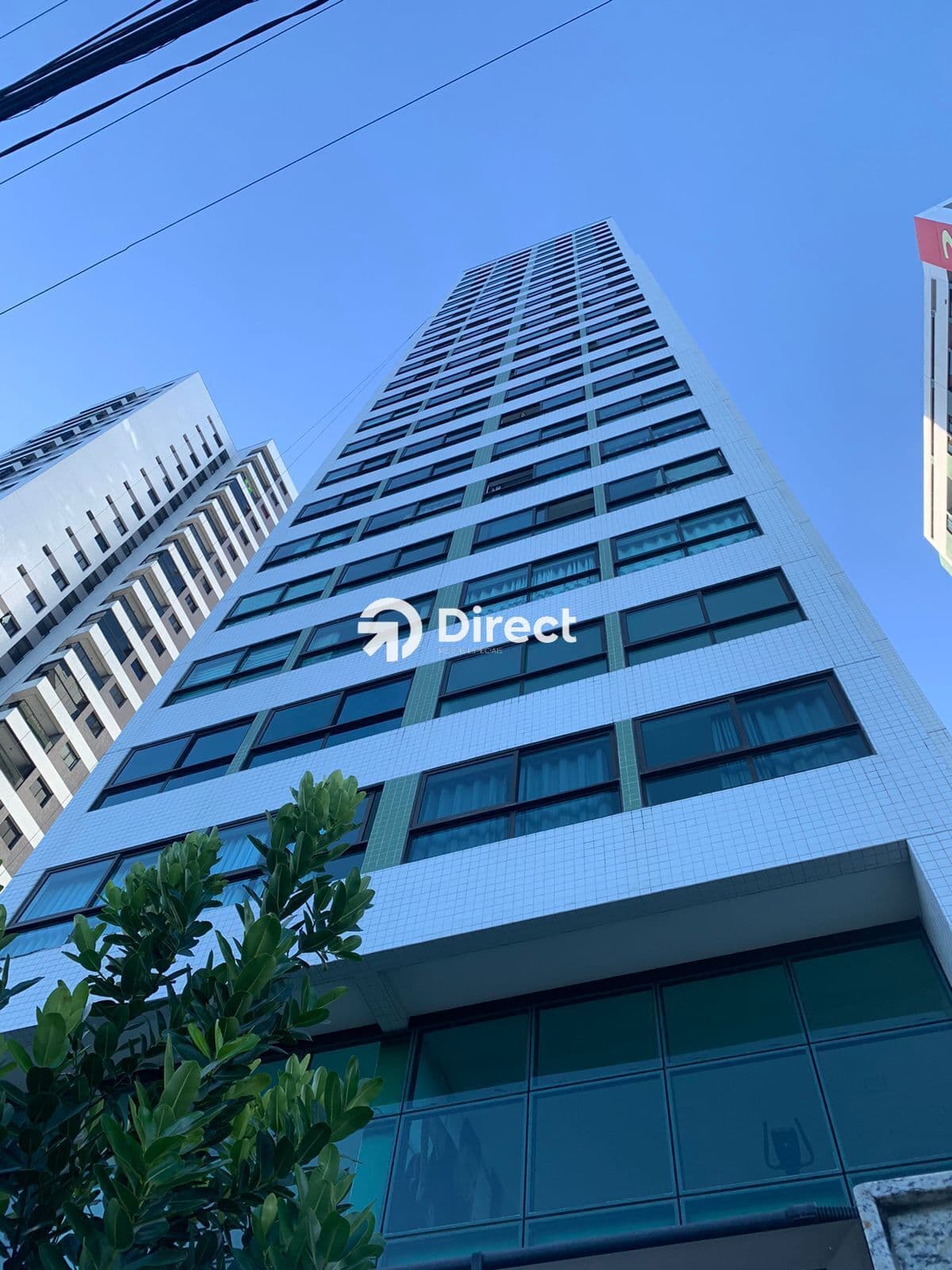 APARTAMENTO À VENDA – Edifício Barra Classic Home Service – Frente Mar