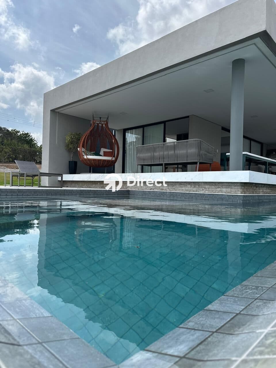 CASA AMPLA À VENDA – OPORTUNIDADE IMPERDÍVEL!
