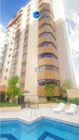 Apartamento de Alto Padrão com 4 suítes, sendo uma com closet e banheira. Bairro Fundinho.