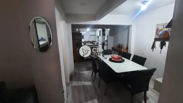 Sobrado com 2 apês e comércio, no Bairro Santa Luzia